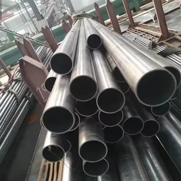 What are the standards for measuring the curvature of shaped steel pipes?